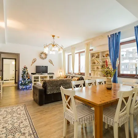 Charming 3-bedroom דירה