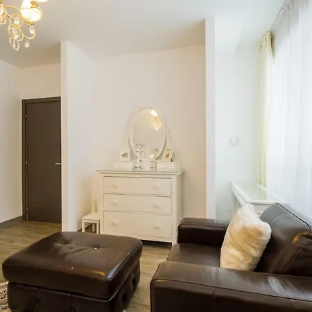 דירה Charming 3-bedroom *