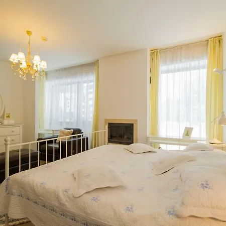Charming 3-bedroom דירה