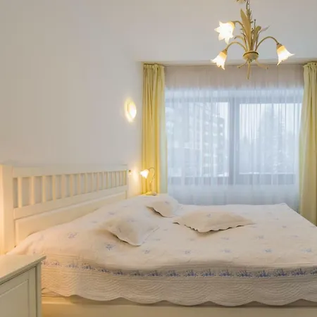 Charming 3-bedroom דירה