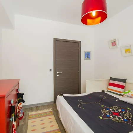 Charming 3-bedroom דירה